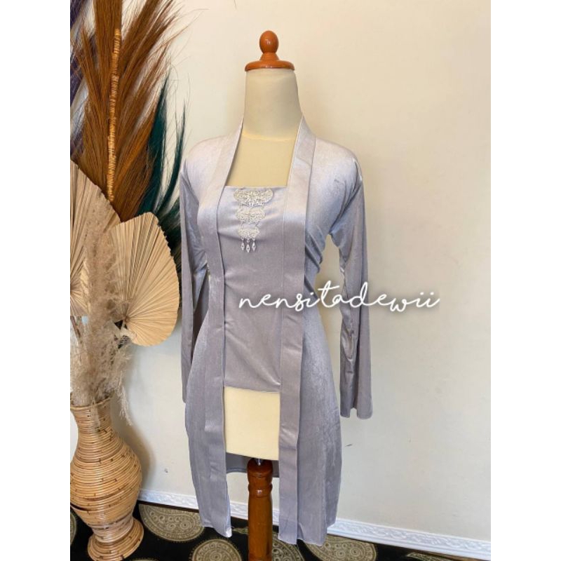 Kebaya Panjang, Model Kutubaru - Warna Silver