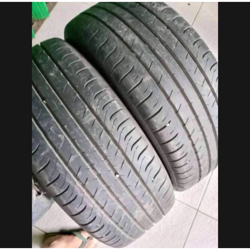 Ban mobil Ring 17 ukuran 215/55 Dunlop