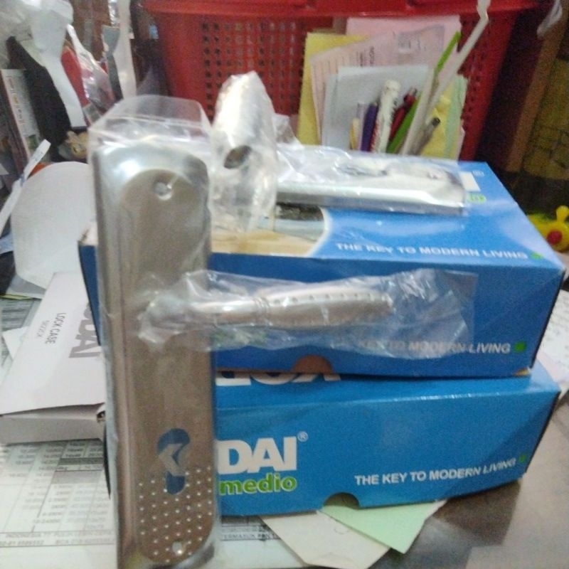 Kunci pintu body tanggung. Kodai Medio. kunci pintu set