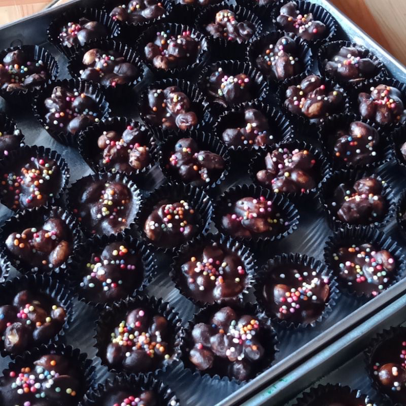 

Coklat Kacang Tanah Premium Kue Lebaran Murah