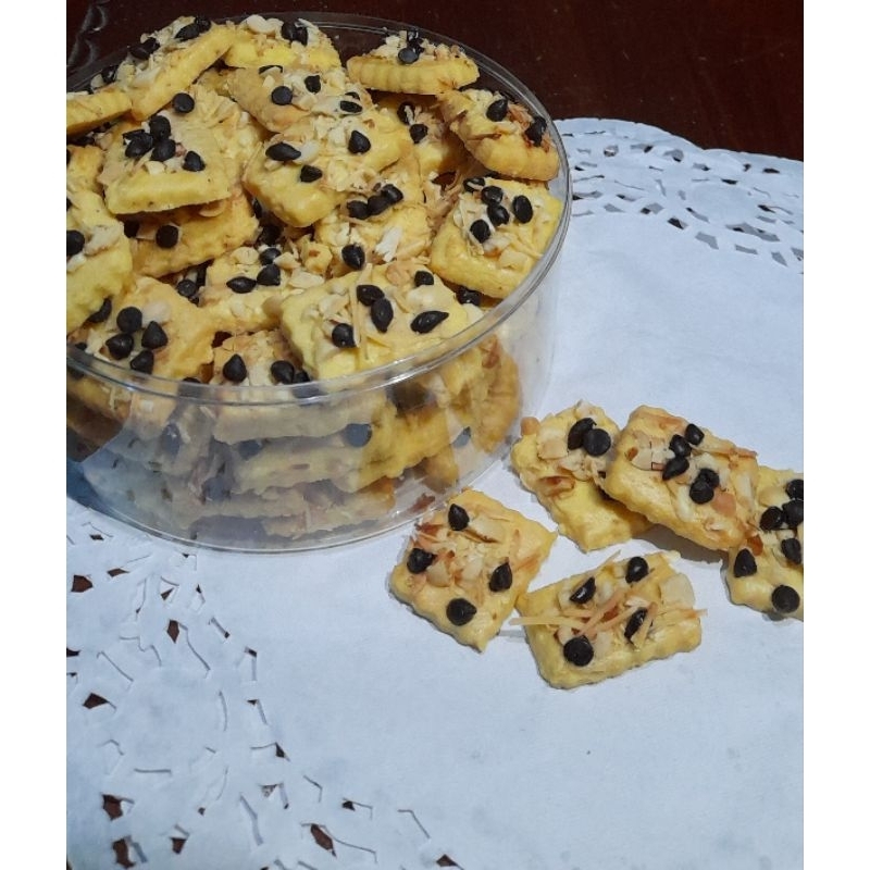 

Kue kering kacang almond renyah