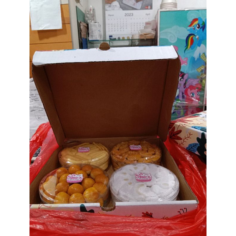 

Paket kue kering isi 4