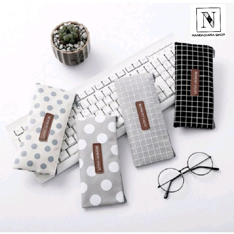 

TEMPAT PENSIL | TEMPAT KOSMETIK MURAH SIMPLE