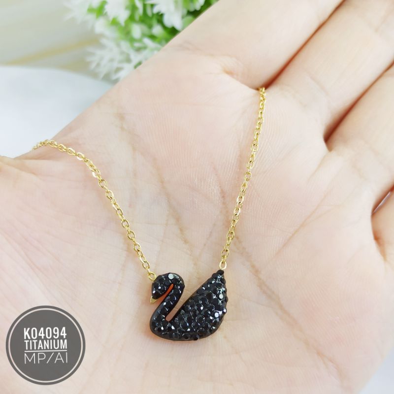 Kalung Titanium Red/Black Swan Gold K04094