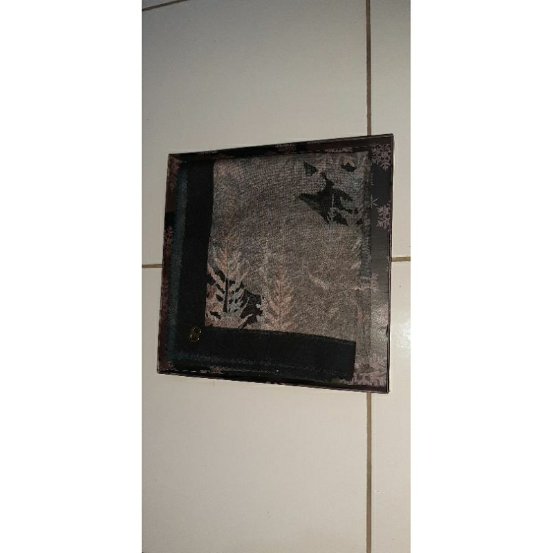 Buttonscarves disney Frozen Black preloved