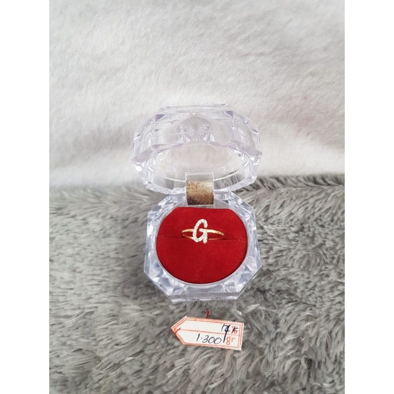CP3037F137F Cincin model inisial nama huruf G permata putih emas kuning asli berat 1.300 no 12 d 1,6