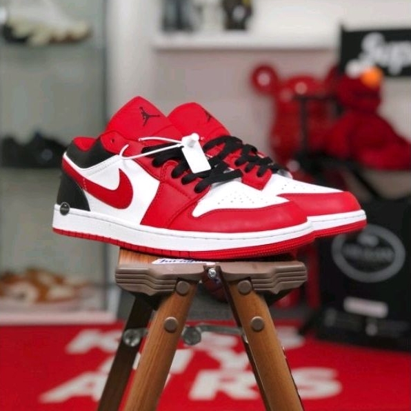 Nike Air Jordan 1 Low &quot;Reverse Black Toe&quot;