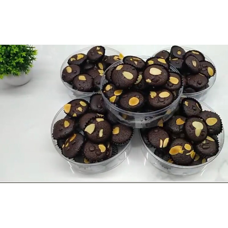 

KUE LEBARAN