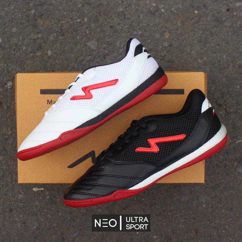 Nugrosh Moving Five Reborn In sepatu futsal