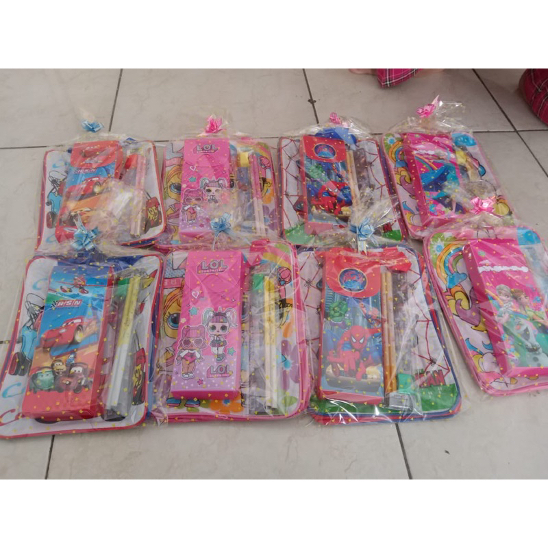 

paket hadiah tas dan alat tulis
