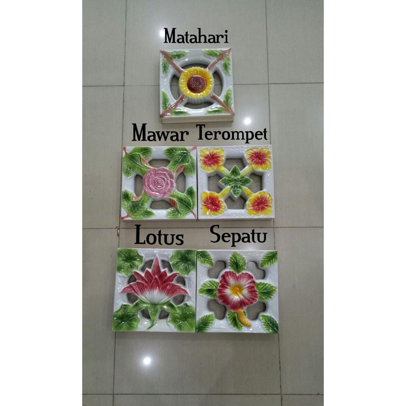 Roster / Loster Keramik Trisensa / Lubang Angin 30x30 cm Motif Bunga Matahari Mawar Terompet Lotus
