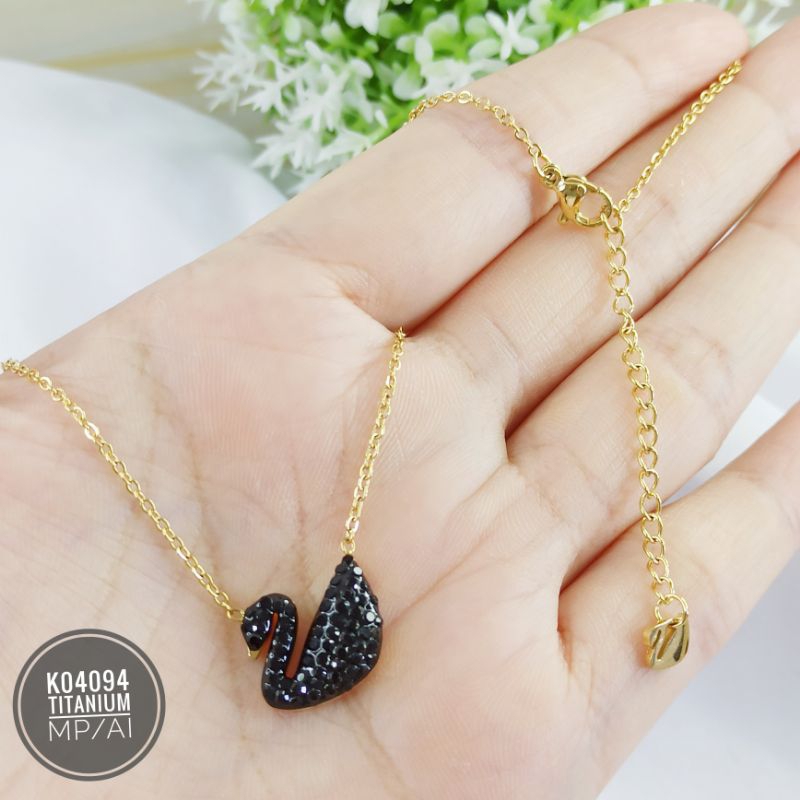 Kalung Titanium Red/Black Swan Gold K04094