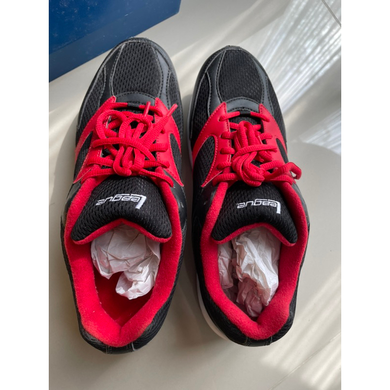 League shoes man