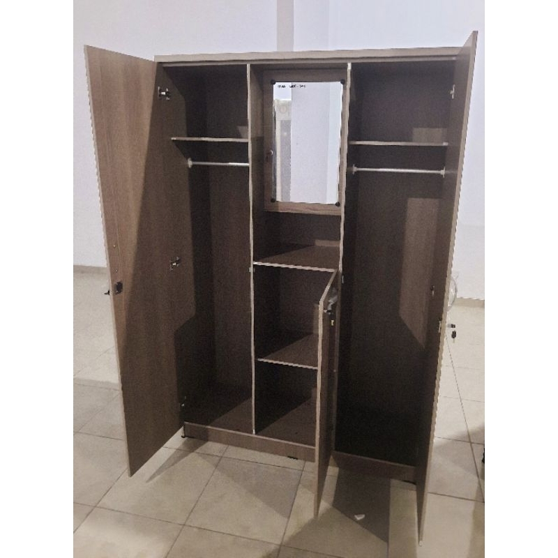 Lemari Pakaian 3 Pintu Diva WDT 301