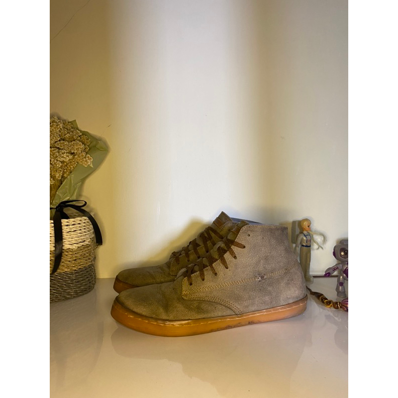 sepatu second lacoste