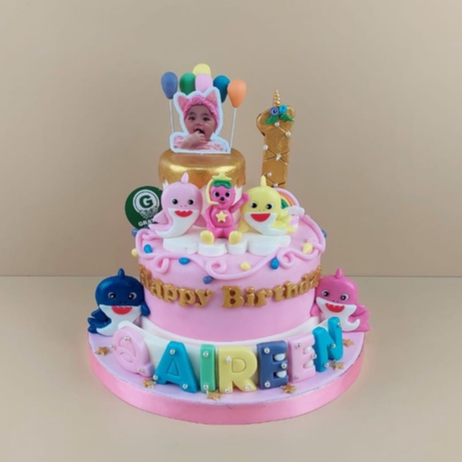 

CAKE TEMA BABY SHARK DAN FIGUR UK 15CM / KUE ULANG TAHUN