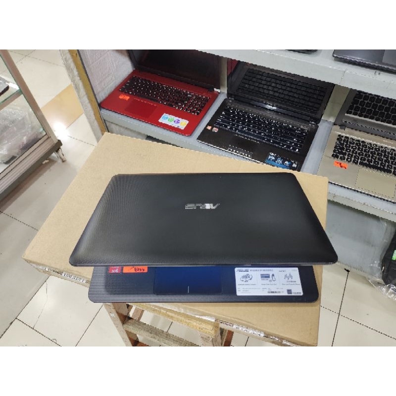 Laptop Leptop Asus X454Y AMD A8 RAM 4GB SSD 240GB Mulus seperti Baru