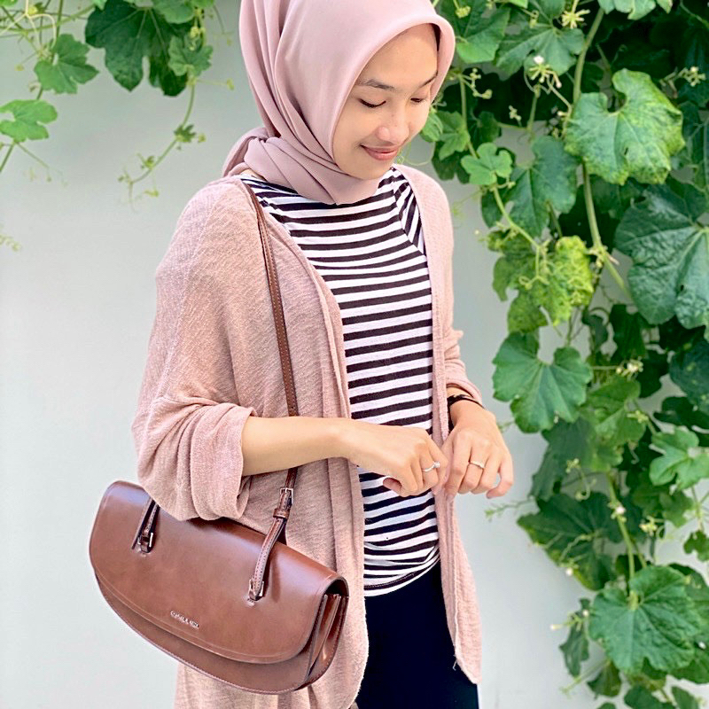 Tas Wanita Elongated Saddle