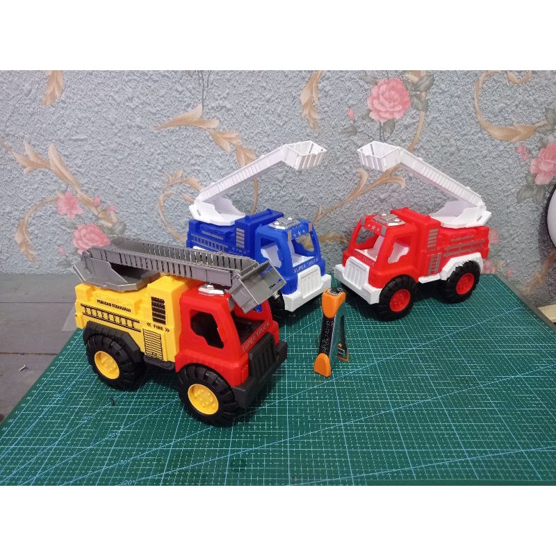 Mainan Anak Mobil-mobilan Plastik Truk Pemadam Kebakaran Mainan Truk Damkar Plastik