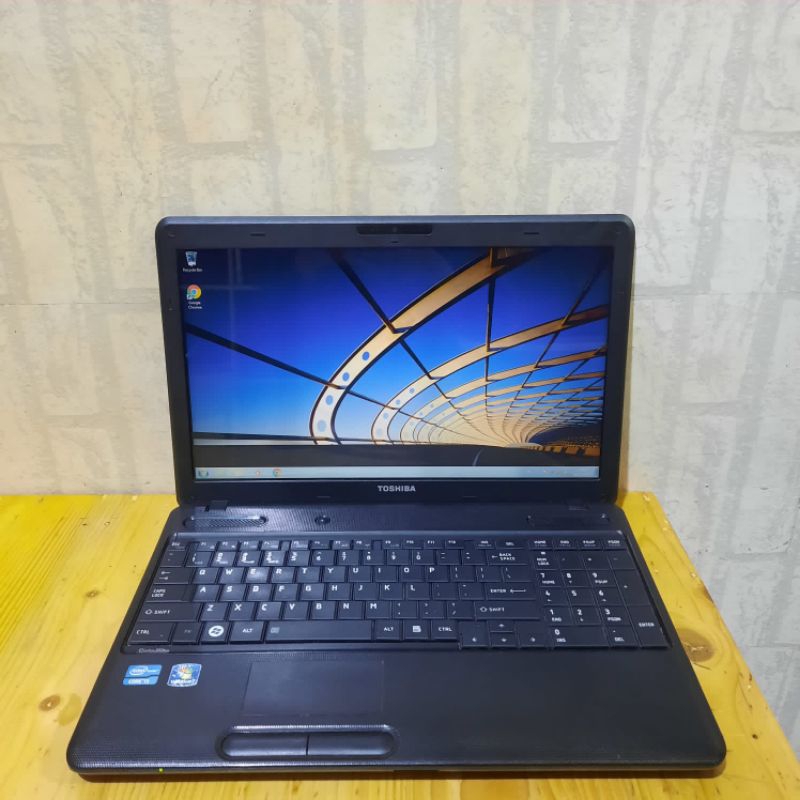 Laptop Toshiba Satellite C660, Intel Core i3 Ram 4/500Gb Layar 15inch Os. windows full aplikasi siap pakai