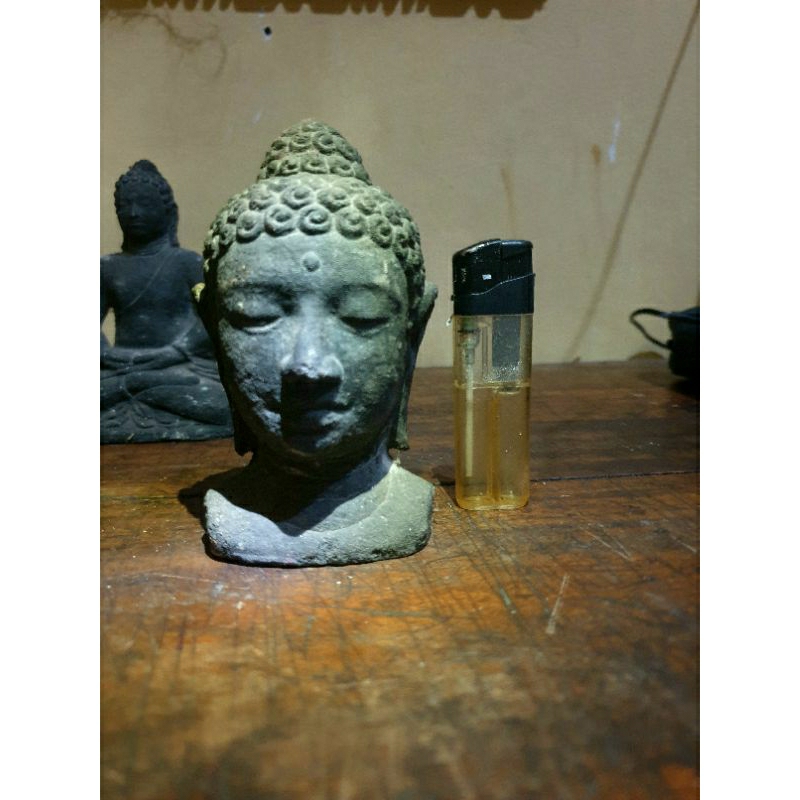 Patung kepala budha