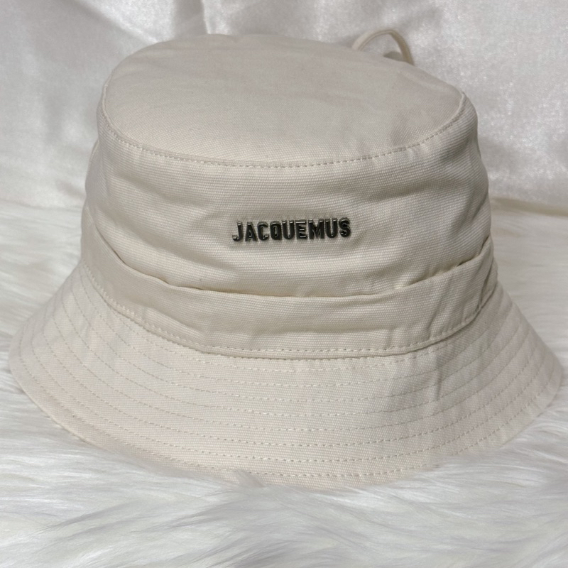 Bucket Hat Jacquemus Le bob Gadjo warna Off-White