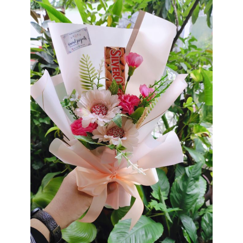 

Buket Coklat Silverqueen Cadburry Murah/Buket Cokelat Valentine Mini Murah Semarang/Chocolate Bouquet Murah/Buket Wisuda Buket Sidang Buket Ultah Murah