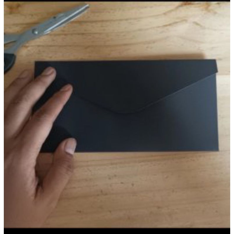 

Amplop Hitam Panjang Linen 11x22cm