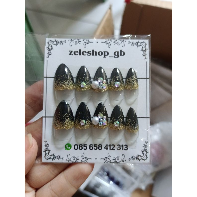 KUKU PALSU 3D SILETO HITAM MUTIARA / NAIL ART