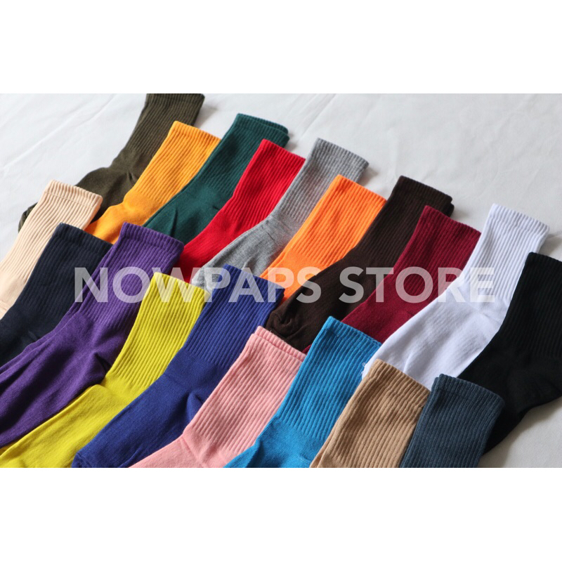 kaus kaki ya Uniqlo warna wanit hitam putih hijau biru warna pastelsocks premium brand distro stylish unisex warna warna Hip hop socks warna dark dan pastel