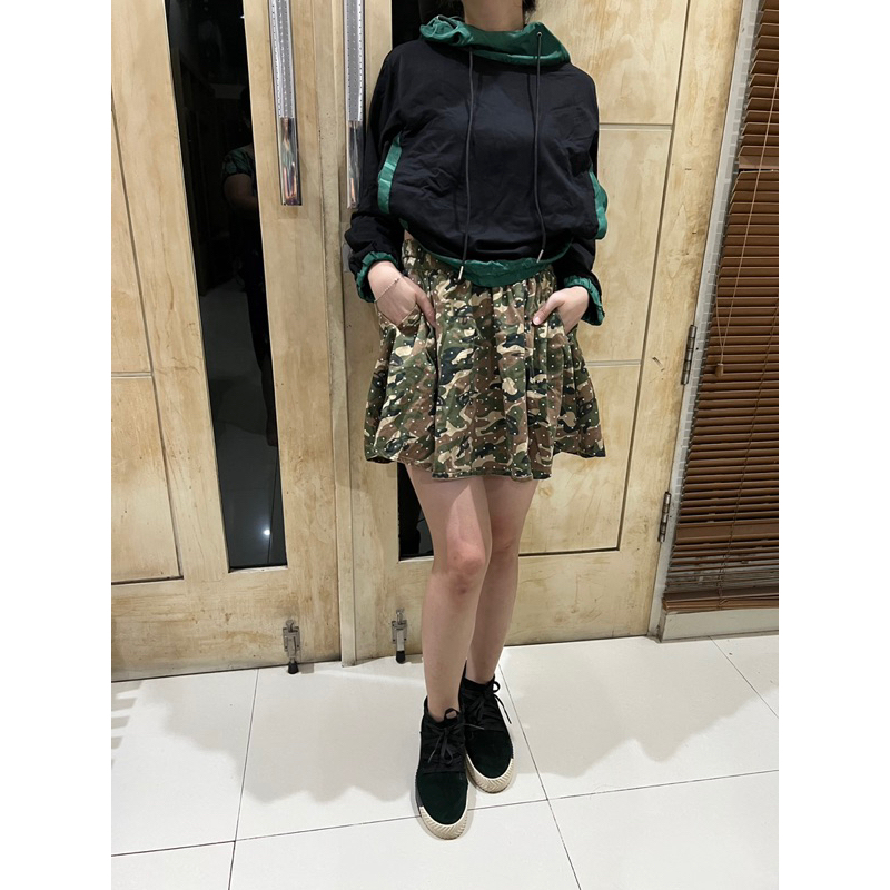 Rok Mini Hijau Army Polkadot Putih