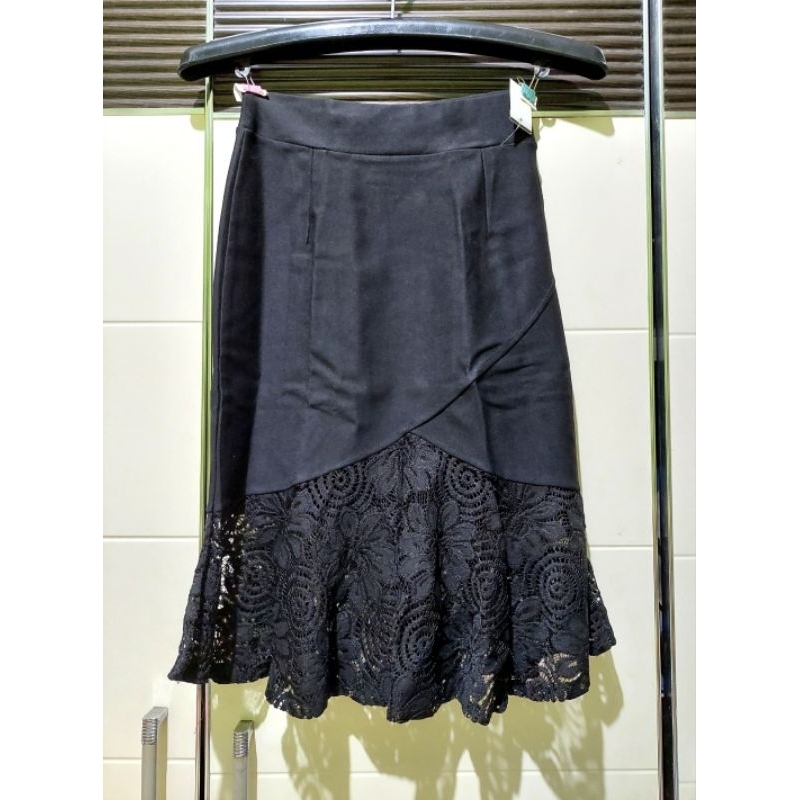 Black Lace Skirt - Rok Hitam Elegan
