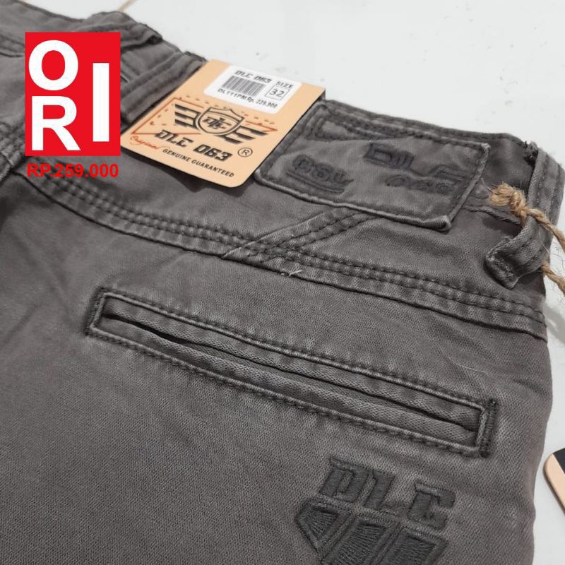 Celana Pendek DLC 063