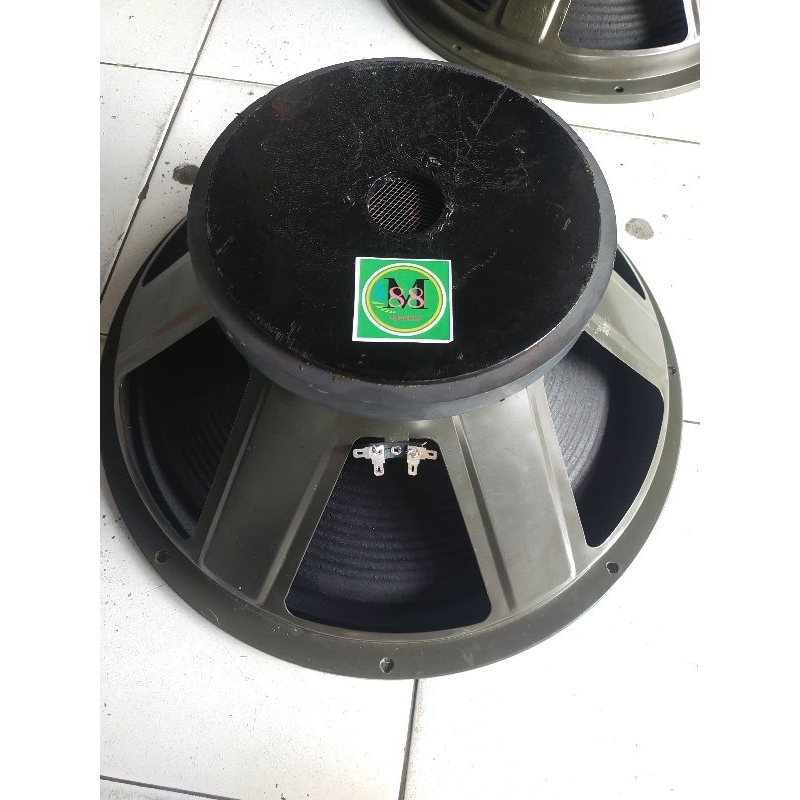 speaker subwofer 18inci outdoor spiker 18in M88