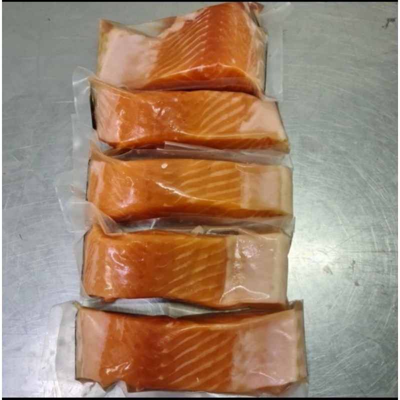 

Salmon Fillet @200gr Frozen Premium