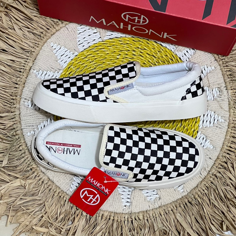 Mahonk Sneakers - Sepatu Slip On Checkerboard Og Free Kaos Kaki Slipon Pria Wanita Original