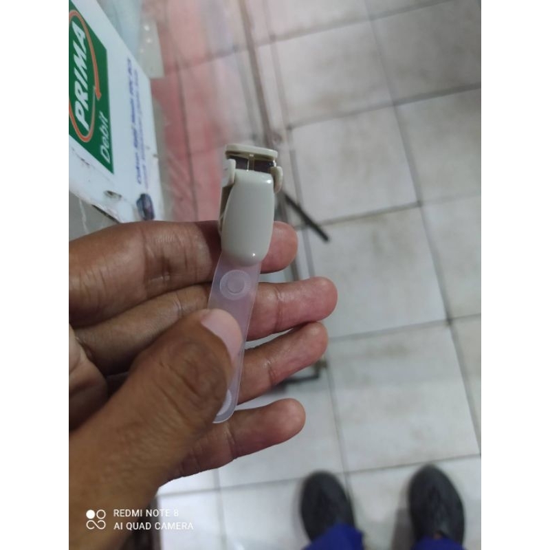 

Jepitan jepit id card name tag kerang abu abu original perbiji terlaris