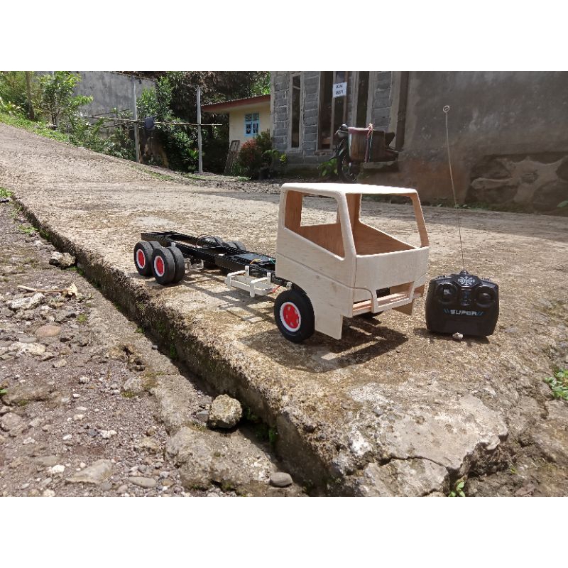 SASIS MODEL RC MINIATUR TRUK DAN BUS(beli 2 gratis kabin mentahan)