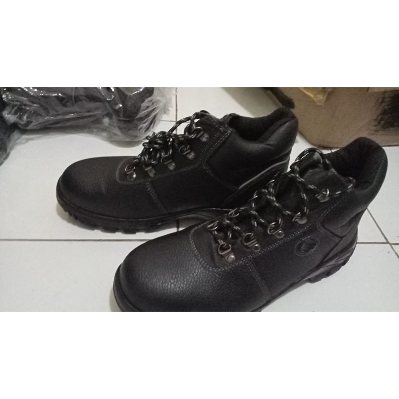 sepatu safety cuci gudang