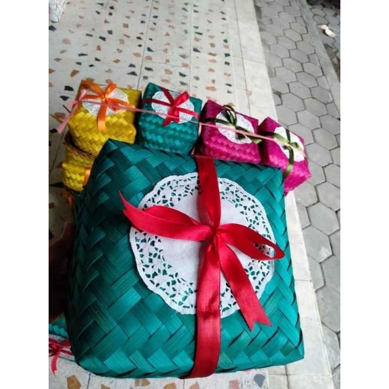 Besek bambu warna