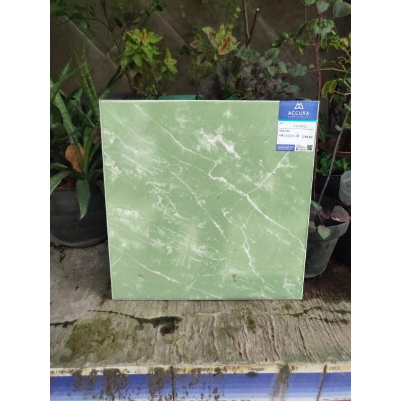Keramik lantai 40x40 Helicornia green / glossy / Mulia accura