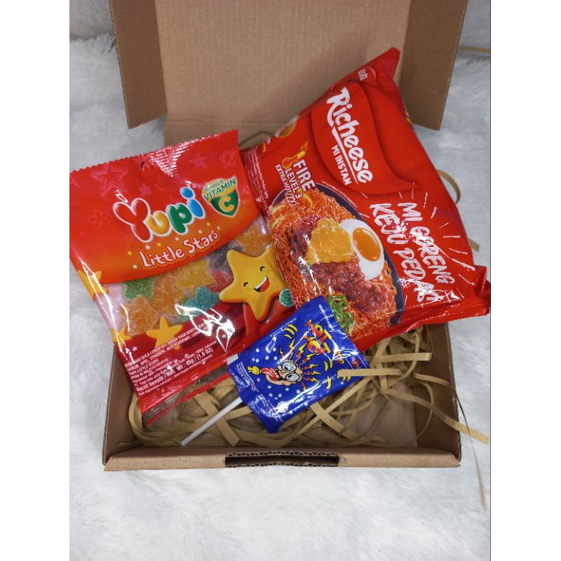 

Hampers | gift box | snack box | kado