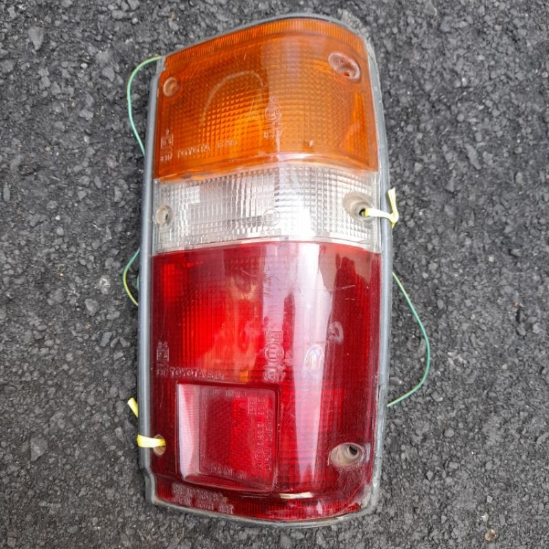 Lampu belakang kijang super ori koito japan