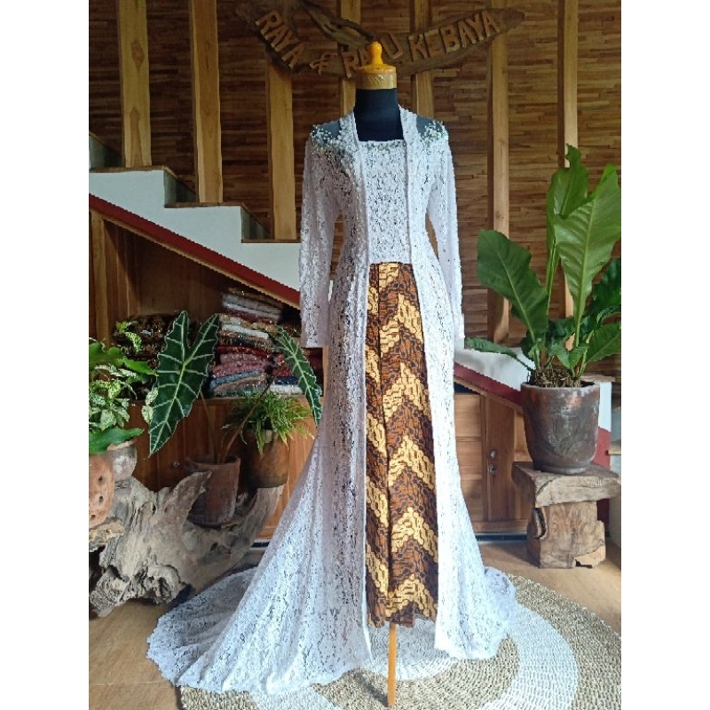 kebaya pengantin putih / kutubaru ekor / kebaya akad nikah