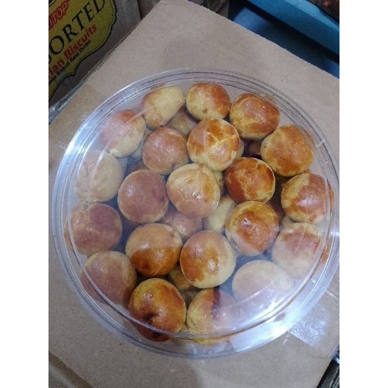 

KUE LEBARAN