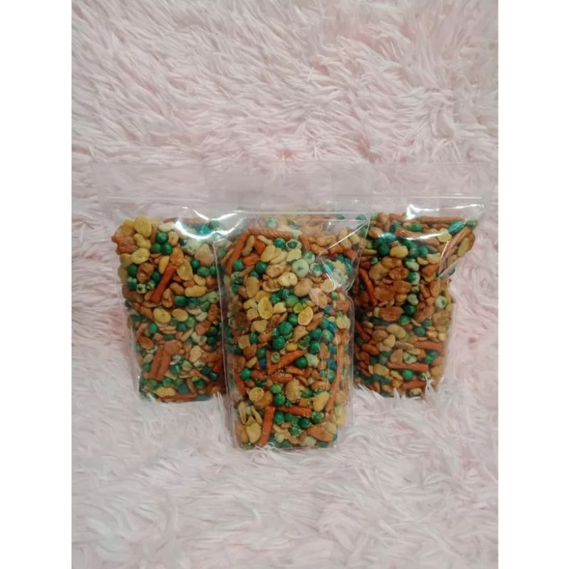 

cemilan kacang campur, kemasan 500gr