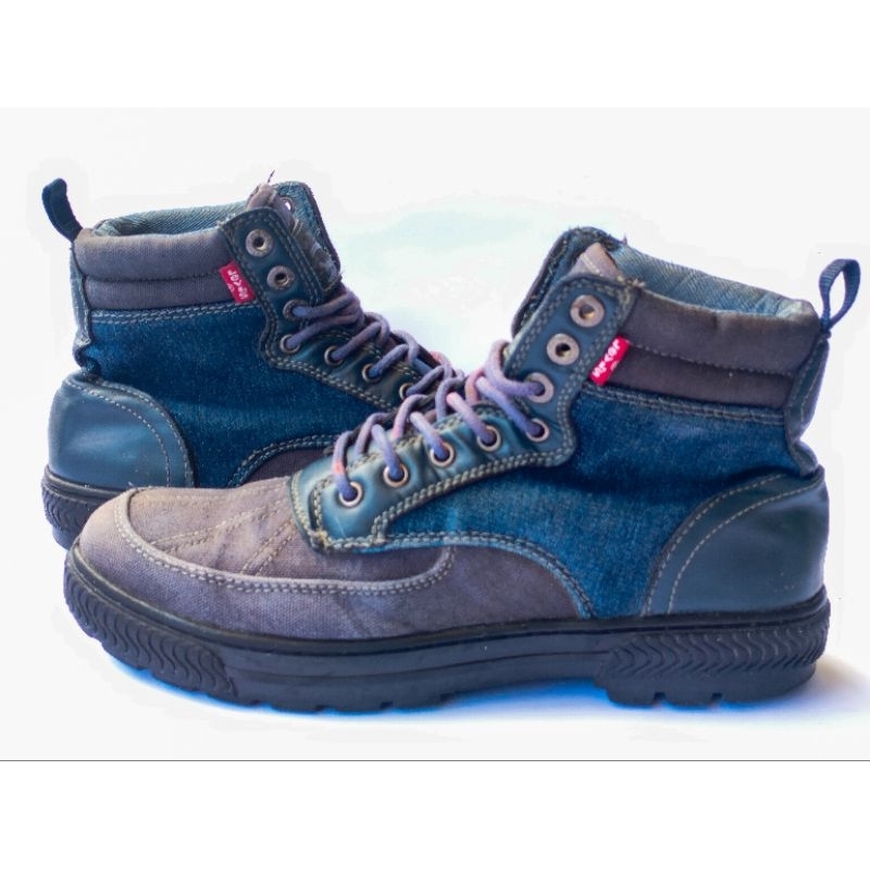 Sepatu Sneakers Levis Boots Original (Preloved) (Second)