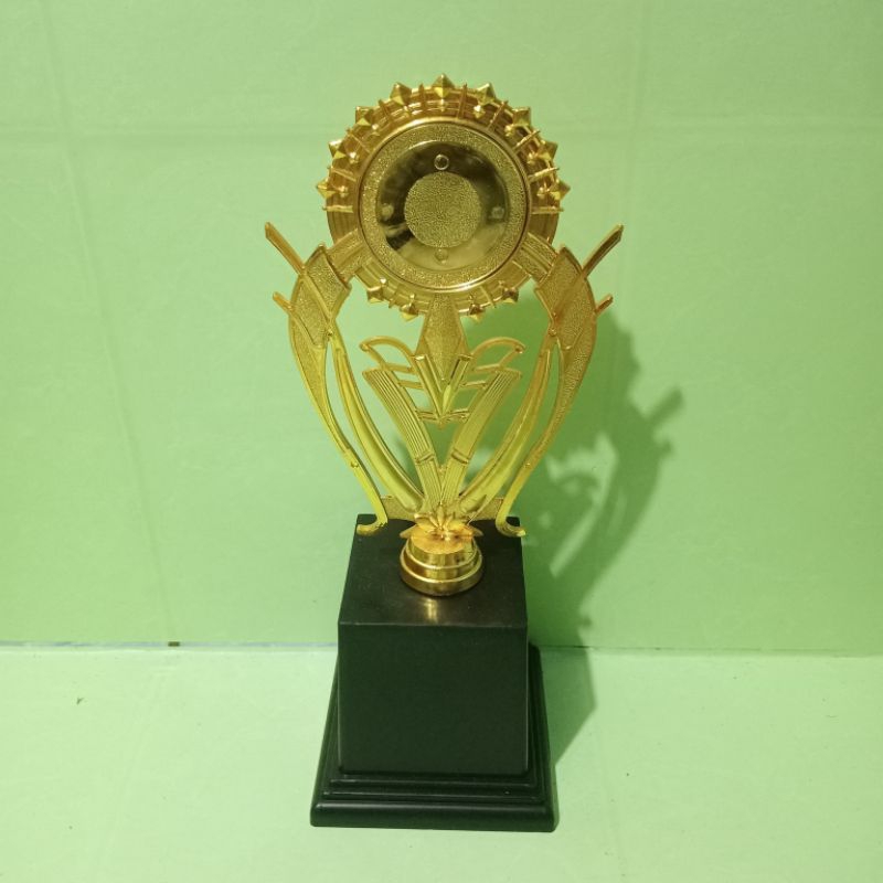 Piala Md fg Tinggi 28cm