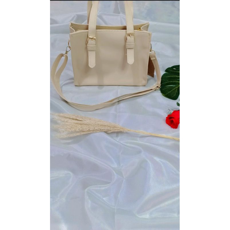 Tas selempang tas wanita tas kekinian tas cream wanita