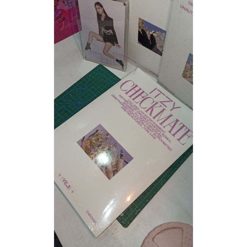 Album only checkmate itzy yeji